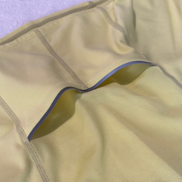 Nike Yellow Fitted Sleeveless Tank Top - Picture 4 of 6